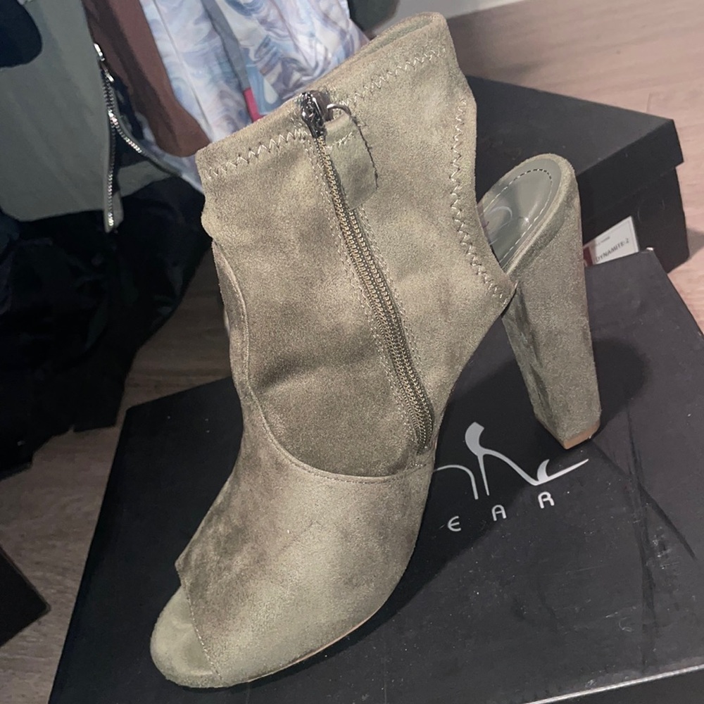 OLIVE GREEN HEELS